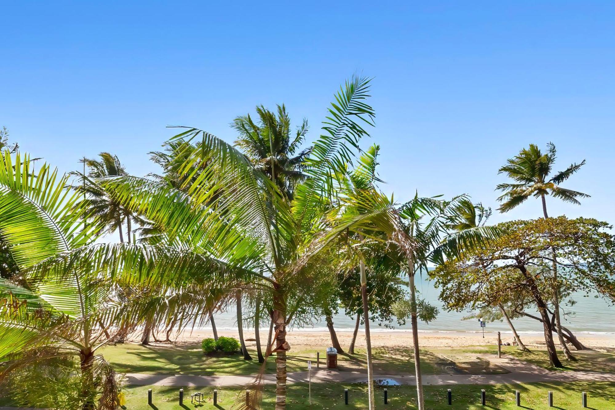 Alassio Beachfront Apartments Palm Cove Exterior foto